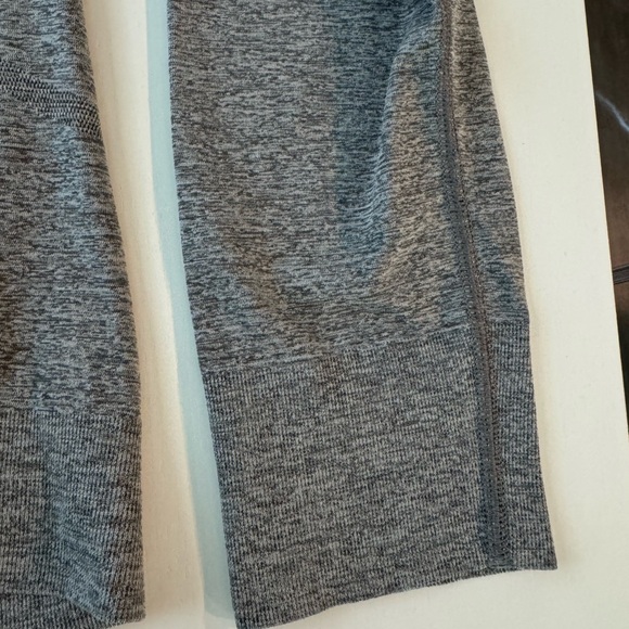 Lululemon swiftly tech relaxed fit, sz10,worn a few times. Excellent condition - Picture 5 of 6